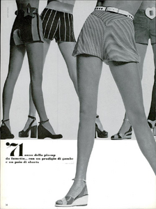 Sorprese_Vogue_Italia_January_1971_04.thumb.png.eed5b7f08b0de3dd57aad170ee5baa9e.png