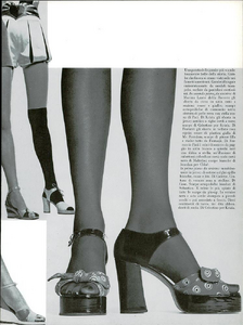 Sorprese_Vogue_Italia_January_1971_05.thumb.png.3c505556760d6710f0138d0db5defdbf.png