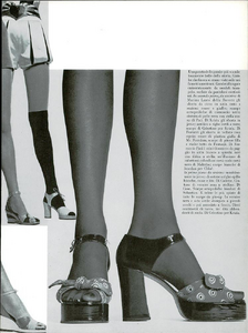 Sorprese_Vogue_Italia_January_1971_05.thumb.png.88abe62cf17e7045b286171e3ceeef5a.png