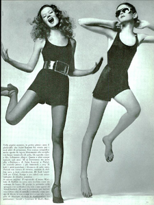 Sorprese_Vogue_Italia_January_1971_09.thumb.png.2631b75ecb0b758828742403f83f6b5b.png