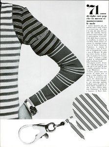 Sorprese_Vogue_Italia_January_1971_20.thumb.png.09921f01de6b91df40644e3d5ebc9afd.png