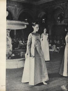 Stars_Bugat_US_Vogue_July_1964_04.thumb.jpg.5acd28e5b479692fda493833c40be578.jpg