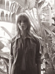 Tempo_Luchford_Vogue_Paris_May_2015_05.thumb.png.52925931f8e0558f7ff78bbd6ba5811c.png