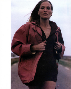 Thomas_Vogue_Italia_January_1990_08.thumb.png.740d92a3cf9e64eb14e1e1059db631aa.png