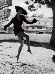 USA_Borthwick_Vogue_Italia_August_1996_08.thumb.png.3ed83762b40d873fe208e8e88aff0b9c.png