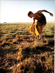 USA_Borthwick_Vogue_Italia_August_1996_17.thumb.png.fdc4c04347bb8cc06bb51fa42ed7e650.png