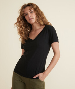 V-Neck_Black-49417-Final.jpg