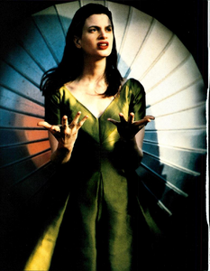 Vallhonrat_Vogue_Italia_April_1990_07.thumb.png.f15da5053ff95779804388afbb323bc3.png
