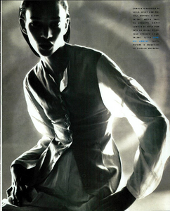 Vallhonrat_Vogue_Italia_May_1990_04.thumb.png.4c40686d5d7316e54a5d91931a4c2fcb.png