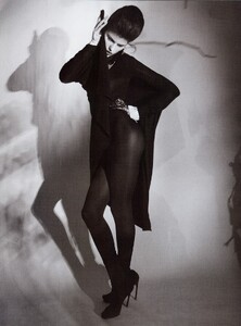 VogueIT_March2008_NouvelleVague_11.thumb.jpg.6fe1aa6590a533a19182e147d9b92b46.jpg