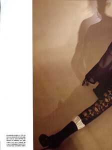 VogueIT_March2008_NouvelleVague_17.thumb.jpg.111ca1a0f1fb66f083a6651635989fa4.jpg