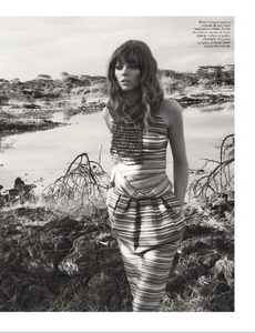Vogue_Paris_-_Avril_2014-229.thumb.png.c86d35950007b098a131180db6e85339.png