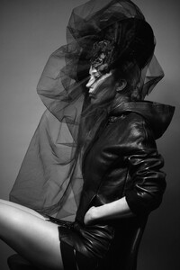 Vogue_UK-September_2016-Raquel_Zimmermann-by-Glen_Luchford-07.thumb.jpg.f71a34c85e051aa3f5fc0a3fe4834cde.jpg