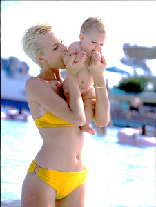 Wet_Weber_Vogue_Italia_July_1996_02.thumb.png.efb41556302313b9825efdb5ed29a884.png