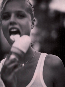 Wet_Weber_Vogue_Italia_July_1996_03.thumb.png.6ffde1006d38e59b48916e10ad9f0b51.png