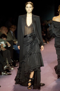 Yves_Saint_Laurent_FW2001_09.jpg