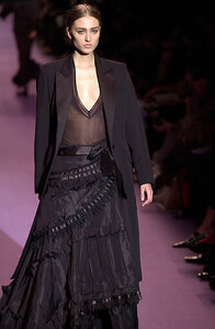 Yves_Saint_Laurent_FW2001_10.jpg