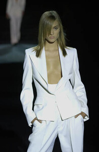 Yves_Saint_Laurent_SS2001_04.jpg