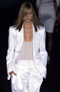 Yves_Saint_Laurent_SS2001_09.jpg