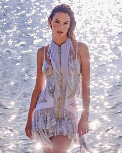 alessandra-ambrosio-for-harper-s-bazaar-magazine-turkey-september-2022-4_12.jpg