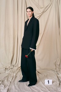 balenciaga-couture-fw21-paris1.thumb.jpg.ffaa8c6aa6f63a8fbce843a44111a0da.jpg