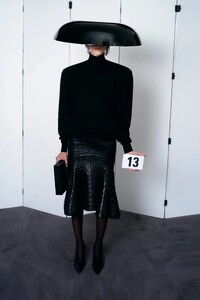 balenciaga-couture-fw21-paris13.thumb.jpg.ec3f2bb3fff845a9dbaf84ff48f2f0c5.jpg