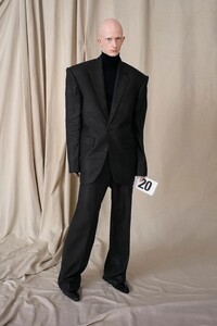 balenciaga-couture-fw21-paris20.thumb.jpg.222872c153d30ca953dc46a0a2e066f0.jpg