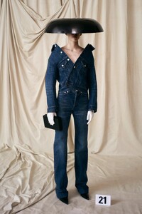 balenciaga-couture-fw21-paris21.thumb.jpg.6d09810a86e3308b8a22e89289816918.jpg