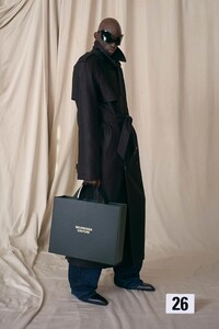 balenciaga-couture-fw21-paris26.thumb.jpg.9dde0cf41645651465d4484fb370cf41.jpg