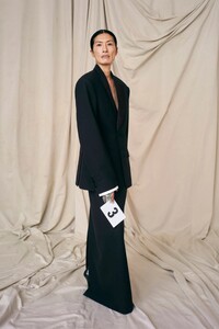 balenciaga-couture-fw21-paris3.thumb.jpg.3db077213638e336a15f7277ce63497f.jpg