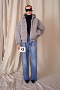 balenciaga-couture-fw21-paris38.thumb.jpg.cb784bc1a1249377b8658d465f27c67e.jpg