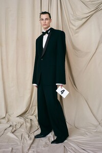 balenciaga-couture-fw21-paris4.thumb.jpg.0c1fb70177688df0d47f5d960f0837d5.jpg