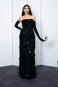 balenciaga-couture-fw21-paris47.thumb.jpg.df7eea57b71456ea1c665e05aaf1df3a.jpg