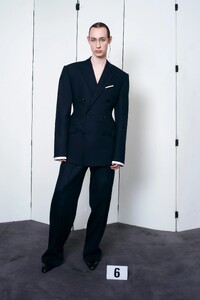 balenciaga-couture-fw21-paris6.thumb.jpg.6912f3f2564f52bd5e5b07d2a64b3c5b.jpg