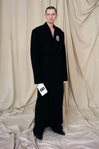 balenciaga-couture-fw21-paris8.thumb.jpg.fa8a42a989c64294e43508017339ae11.jpg