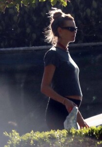 behati-prinsloo-out-in-montecito-09-22-2022-3_thumbnail.jpg