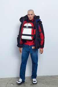 burberry-resort2020-london23.thumb.jpg.1d5d595caf6eb2d1120fb2429c8351da.jpg