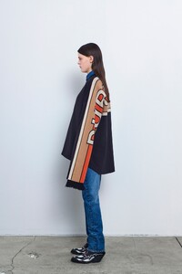 burberry-resort2020-london25.thumb.jpg.0c0186e6d7d979d4fdf8f4cd0a06b492.jpg