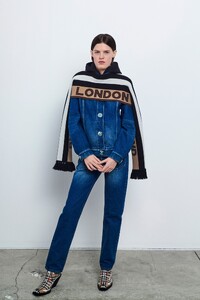 burberry-resort2020-london26.thumb.jpg.dc2809c63182559953e30eb1e767a78f.jpg