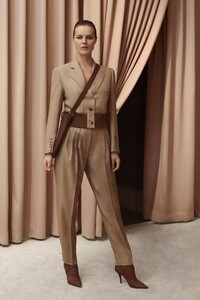 burberry-resort2020-london3.thumb.jpg.4781cd77ef3c48082a48a77a4b3ffbbd.jpg