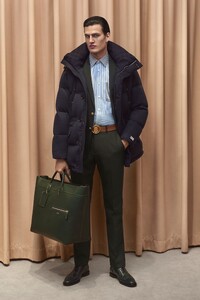 burberry-resort2020-london38.thumb.jpg.91c908819c401f1af429f36e35c50e95.jpg