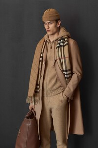 burberry-resort2020-london48.thumb.jpg.e475cebbd69781d510aa97392601c16e.jpg