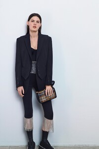 burberry-resort2020-london52.thumb.jpg.9c02aba3d14304346e5d2cd519424ca5.jpg