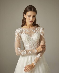 dokulu-cicek-dantelli-uzun-kollu-bohem-sade-gelinlik-modeli-2357-96-B.jpg