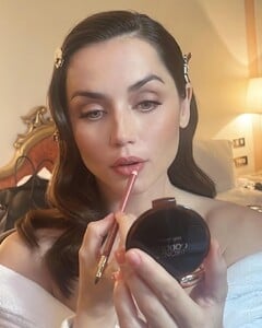 esteelauder_305545191_470573508302269_6882564647168952070_n.jpg