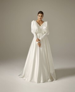 gigot-kollu-saten-sade-modern-donem-gelinlik-modeli-2330-97-B.jpg
