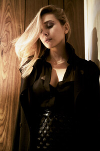 img-elisabeth-olsen-02_185835164556-667x1000.thumb.jpg.8793499b29fbe928e2fda61c0db43c05.jpg