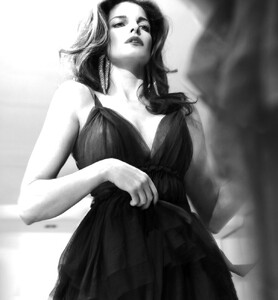 img-lanvin-fig-1_133155728711-929x1000.thumb.jpg.8d9cc9e5afe2e506827aa44d5fe535d9.jpg