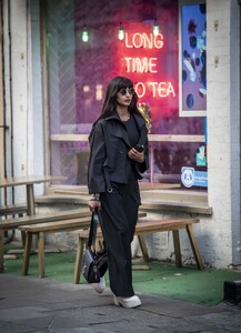 jameela-jamil-in-a-monochrome-outfit-08-31-2022-0.jpg