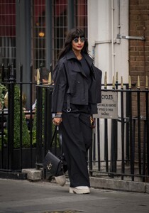 jameela-jamil-in-a-monochrome-outfit-08-31-2022-2.jpg